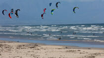 © Philip Plisson / Plisson La Trinité / AA38882 Muizenberg beach - Photo Galleries - Kitesurfing