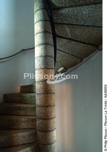 Le Stiff lighthouse - © Philip Plisson / Plisson La Trinité / AA38955 - Photo Galleries - Staircase