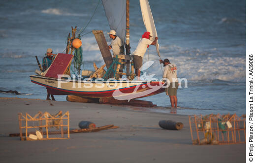 Jangaderos - © Philip Plisson / Plisson La Trinité / AA39086 - Nos reportages photos - Pêcheur du monde