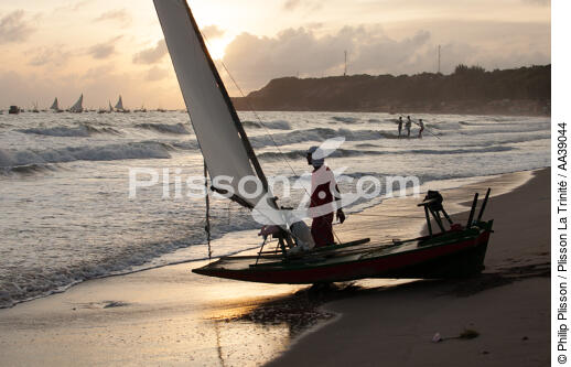  - © Philip Plisson / Plisson La Trinité / AA39044 - Nos reportages photos - Pêcheur du monde