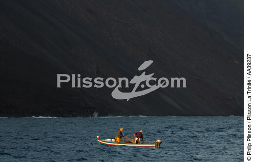 Le Stromboli - © Philip Plisson / Plisson La Trinité / AA39237 - Nos reportages photos - Pêche côtière
