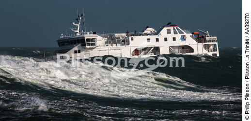 Ferry reliant Quiberon et Belle ile - © Philip Plisson / Plisson La Trinité / AA39270 - Nos reportages photos - Tempête