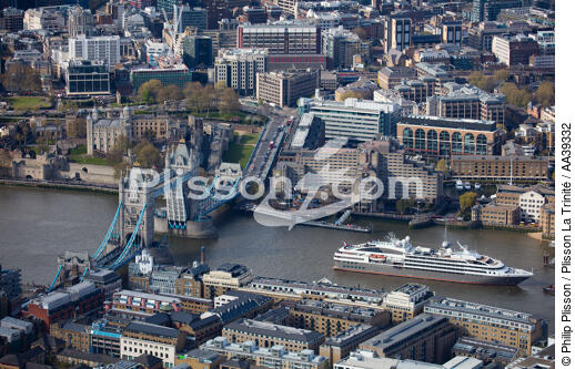 Londres - © Philip Plisson / Plisson La Trinité / AA39332 - Nos reportages photos - Transport maritime