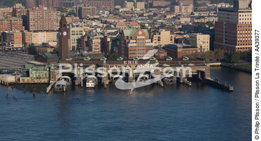 New york - © Philip Plisson / Plisson La Trinité / AA39377 - Photo Galleries - Ferry terminal