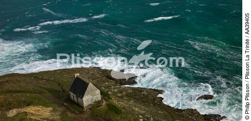 La petite maison de la Pointe du mouton, Plogoff, Pointe du raz - © Philip Plisson / Plisson La Trinité / AA39405 - Nos reportages photos - Bretagne