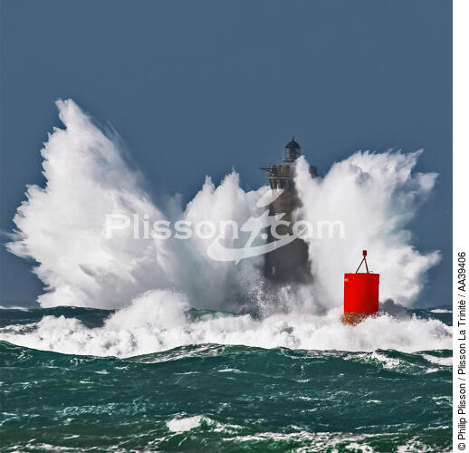 Le phare du Four - tempête Zeus - © Philip Plisson / Plisson La Trinité / AA39406 - Nos reportages photos - Vue non aérienne