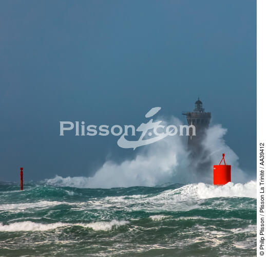Le phare du Four, tempête Zeus en 2017 - © Philip Plisson / Plisson La Trinité / AA39412 - Nos reportages photos - Signalisation maritime