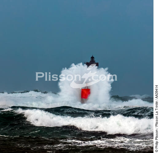 Le phare du Four, tempête Zeus en 2017 - © Philip Plisson / Plisson La Trinité / AA39414 - Nos reportages photos - Phare [29]
