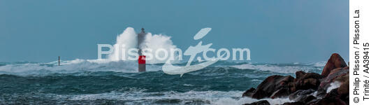 Le phare du Four, tempête Zeus en 2017 - © Philip Plisson / Plisson La Trinité / AA39415 - Nos reportages photos - Philip Plisson