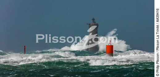 Le phare du Four, tempête Zeus en 2017 - © Philip Plisson / Plisson La Trinité / AA39416 - Nos reportages photos - Bretagne