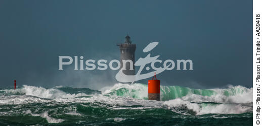 Le phare du Four, tempête Zeus en 2017 - © Philip Plisson / Plisson La Trinité / AA39418 - Nos reportages photos - Philip Plisson