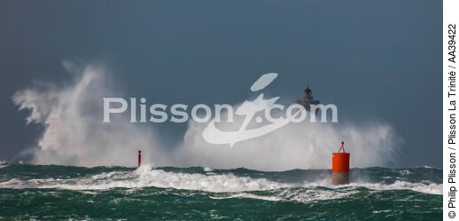 Le phare du Four, tempête Zeus en 2017 - © Philip Plisson / Plisson La Trinité / AA39422 - Nos reportages photos - Bretagne