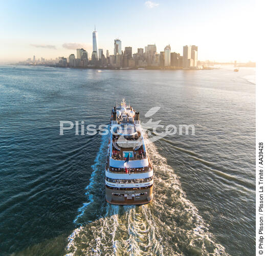 Stopover in New York - © Philip Plisson / Plisson La Trinité / AA39428 - Photo Galleries - Maritime transport
