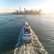Escale à New-York © Philip Plisson / Plisson La Trinité / AA39428 - Nos reportages photos - Activité maritime