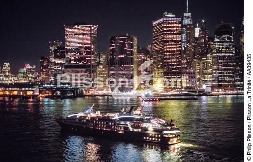 Escale à New-York - © Philip Plisson / Plisson La Trinité / AA39435 - Nos reportages photos - Transport maritime