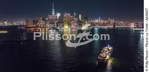Stopover in New York - © Philip Plisson / Plisson La Trinité / AA39437 - Photo Galleries - Maritime transport