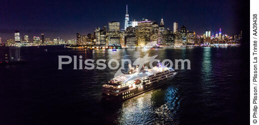 Escale à New-York - © Philip Plisson / Plisson La Trinité / AA39438 - Nos reportages photos - Transport maritime
