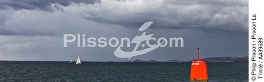 Balise rouge en Baie de Morlaix - © Philip Plisson / Plisson La Trinité / AA39589 - Nos reportages photos - Signalisation maritime