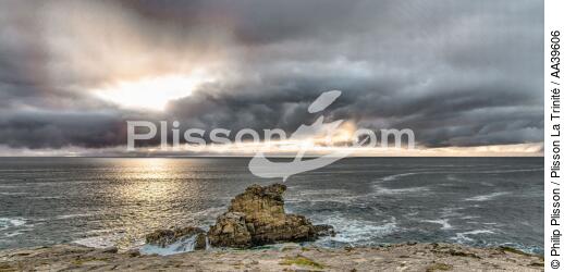 Light on the Wild Coast of Quiberon - © Philip Plisson / Plisson La Trinité / AA39606 - Photo Galleries - Environment