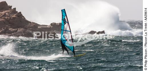 Windsurf in La Torche in Finistère department - © Philip Plisson / Plisson La Trinité / AA39614 - Photo Galleries - Rough seas