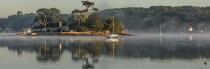 © Philip Plisson / Plisson La Trinité / AA39625 L'île de Cuhan sur la rivière de Crac'h - Nos reportages photos - Panoramique horizontal