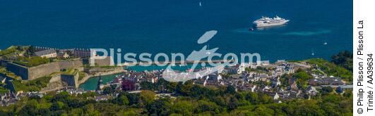 Le port du Palais à Belle-Ile-en-Mer - © Philip Plisson / Plisson La Trinité / AA39634 - Nos reportages photos - Panoramique horizontal