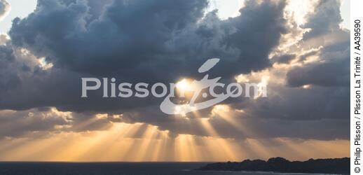 Grain sky over Brittany - © Philip Plisson / Plisson La Trinité / AA39590 - Photo Galleries - Philip Plisson