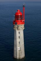 © Philip Plisson / Plisson La Trinité / AA39897 Le phare du Grand Jardin devant Saint-Malo - Nos reportages photos - Vue aérienne