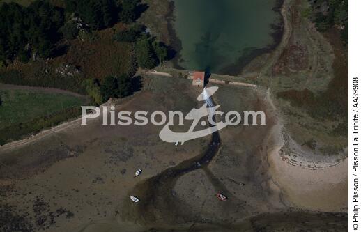 Le moulin à marée de Buguélès dans les Côtes d'Armor - © Philip Plisson / Plisson La Trinité / AA39908 - Nos reportages photos - Ville [22]