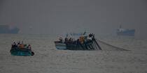 Pêche devant Alexandrie - Egypte © Philip Plisson / Plisson La Trinité / AA39805 - Nos reportages photos - Bateau de pêche