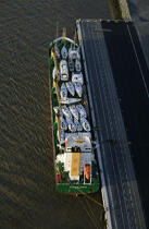 Cargo chargé de voiliers © Philip Plisson / Plisson La Trinité / AA39954 - Nos reportages photos - Bateau