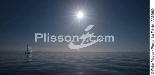 Navigation par mer calme - © Philip Plisson / Plisson La Trinité / AA39980 - Nos reportages photos - Chromie