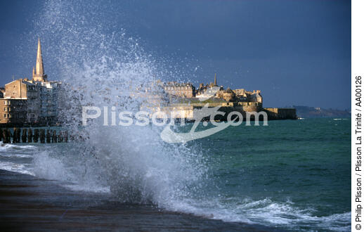 Ville close de Saint-Malo par gros temps. - © Philip Plisson / Plisson La Trinité / AA00126 - Photo Galleries - Weather