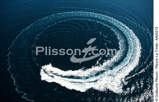 Pêcheur d'images II dans le Golfe du Morbihan. - © Guillaume Plisson / Plisson La Trinité / AA00213 - Nos reportages photos - Vue aérienne
