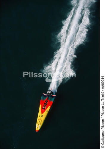 Championnat européen de off-shore en baie de Quiberon. - © Guillaume Plisson / Plisson La Trinité / AA00214 - Nos reportages photos - Vue aérienne