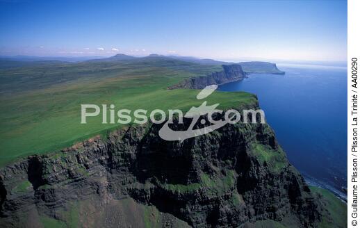 Paysage avec falaise sur l'île de Skye. - © Guillaume Plisson / Plisson La Trinité / AA00290 - Nos reportages photos - Géomorphie