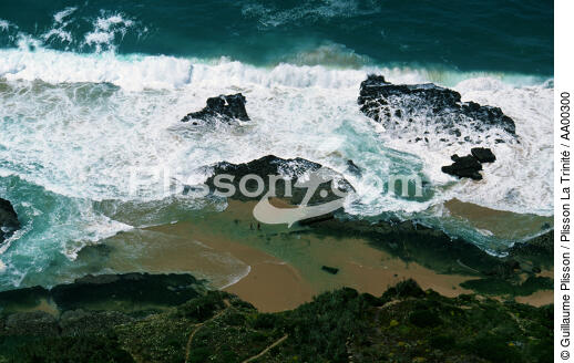 Au pied des falaises de Cabo da Roca. - © Guillaume Plisson / Plisson La Trinité / AA00300 - Photo Galleries - Geomorphology