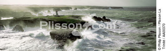Blast of wind on Poulains . - © Philip Plisson / Plisson La Trinité / AA00370 - Photo Galleries - Wild coast