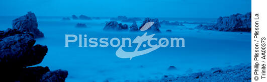 Pointe de Pern : Ouessant Bleue - © Philip Plisson / Plisson La Trinité / AA00373 - Photo Galleries - Brittany