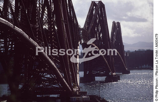 Pont ferroviaire qui enjambe la First of Forth (Edinburgh,Ecosse). - © Philip Plisson / Plisson La Trinité / AA00479 - Nos reportages photos - Géomorphie