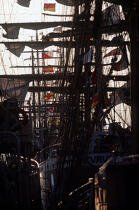 Le Cuauhtemoc à quai, pendant l'Armada. © Philip Plisson / Plisson La Trinité / AA00531 - Nos reportages photos - Elément d'un bateau