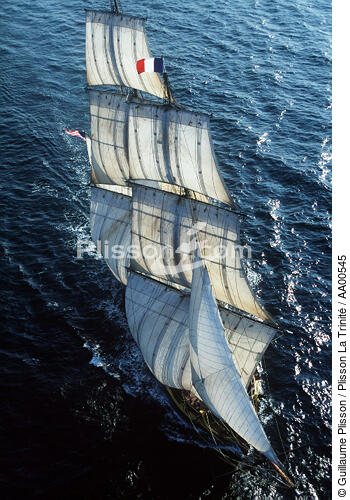 Le HMS Rose sous voiles. - © Guillaume Plisson / Plisson La Trinité / AA00545 - Nos reportages photos - Mer calme