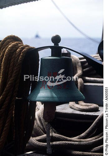 Cloche du HMS Rose. - © Philip Plisson / Plisson La Trinité / AA00551 - Photo Galleries - HMS Rose