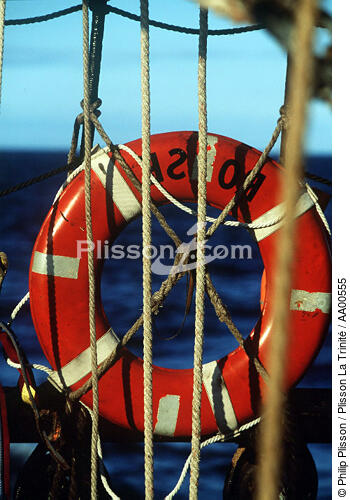 Bouée de sauvetage sur le HMS Rose. - © Philip Plisson / Plisson La Trinité / AA00555 - Photo Galleries - Boat