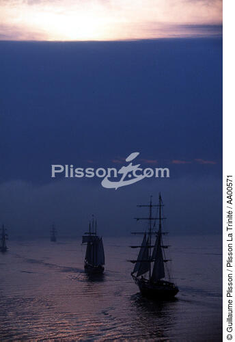 Coucher de soleil pendant l'Armada. - © Guillaume Plisson / Plisson La Trinité / AA00571 - Photo Galleries - Environment