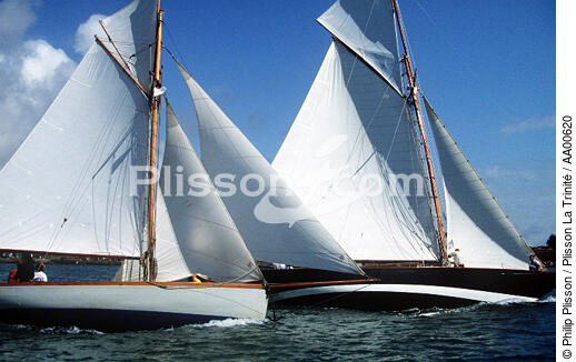Le seguir et Pen Duick bord à bord. - © Philip Plisson / Plisson La Trinité / AA00620 - Photo Galleries - Sailing boat