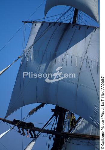 Equipiers du HMS Rose sur les vergues. - © Guillaume Plisson / Plisson La Trinité / AA00667 - Photo Galleries - Sailing boat
