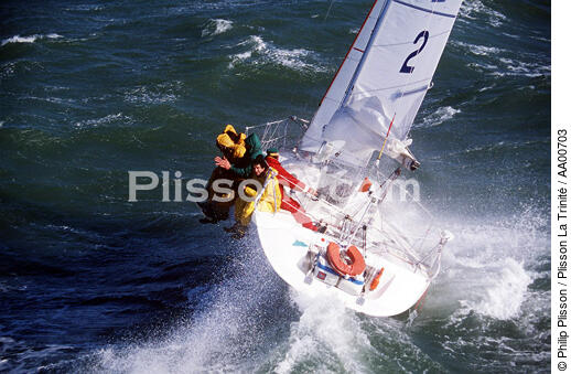 Un Figaro, pendant le Spi Ouest France 1994. - © Philip Plisson / Plisson La Trinité / AA00703 - Photo Galleries - Storm at sea