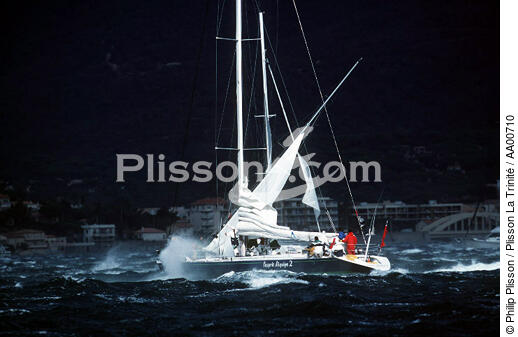 Coup de vent, toile réduite. - © Philip Plisson / Plisson La Trinité / AA00710 - Nos reportages photos - Régate