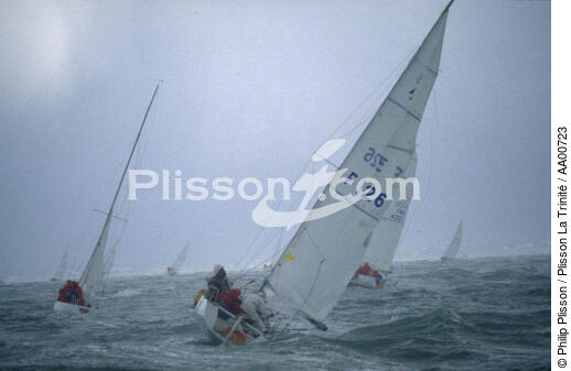 Navigation au près sous un ciel gris pendant le Spi Ouest France 1994. - © Philip Plisson / Plisson La Trinité / AA00723 - Photo Galleries - Storm at sea